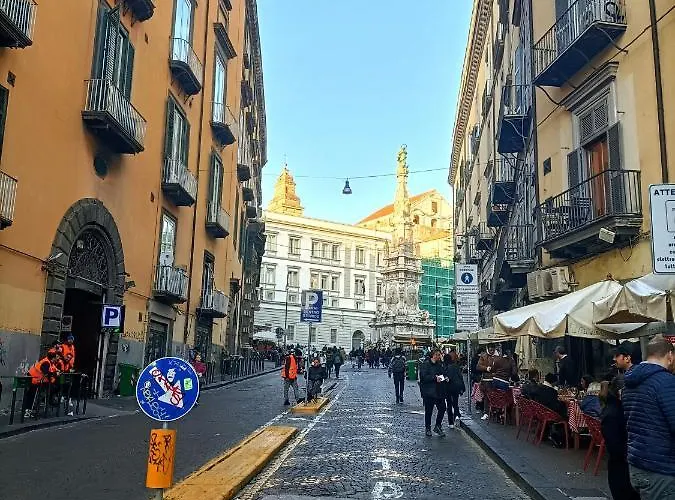 Famme Sta Cuiete Centro * Neapel